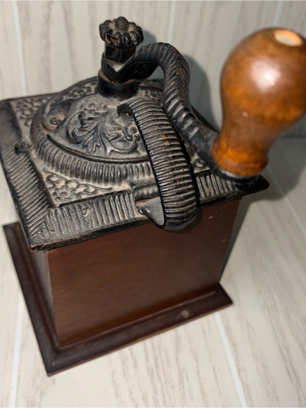 Vintage Manual Coffee Grinder Wood Cast Iron Crank Mill Farmhouse Rustic - Picture 8 of 13